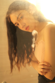 男人一边吃奶一边弄下边好爽